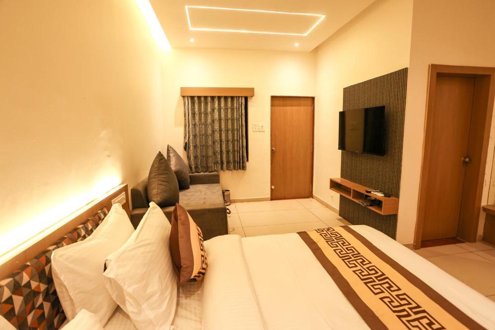 Le Casa Lion Resort A Premium Resort In ชาซันเกอร์ ภายนอก รูปภาพ